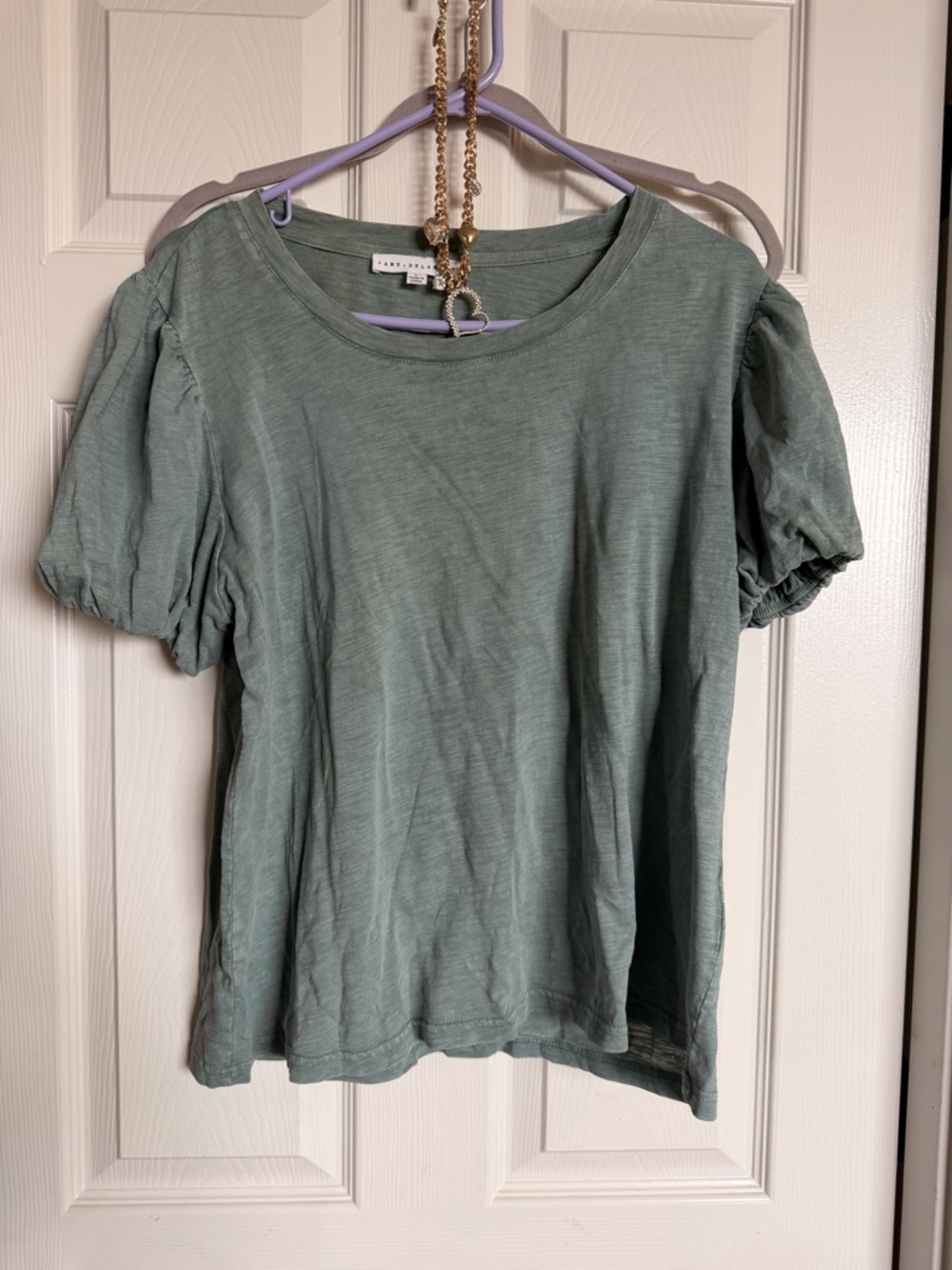 Sage Green Puff Sleeve Tee | Soft Casual Top
Size Large 💚